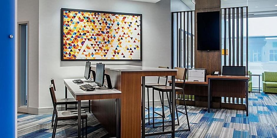 Holiday Inn Express & Suites - Brandon By Ihg Kültér fotó