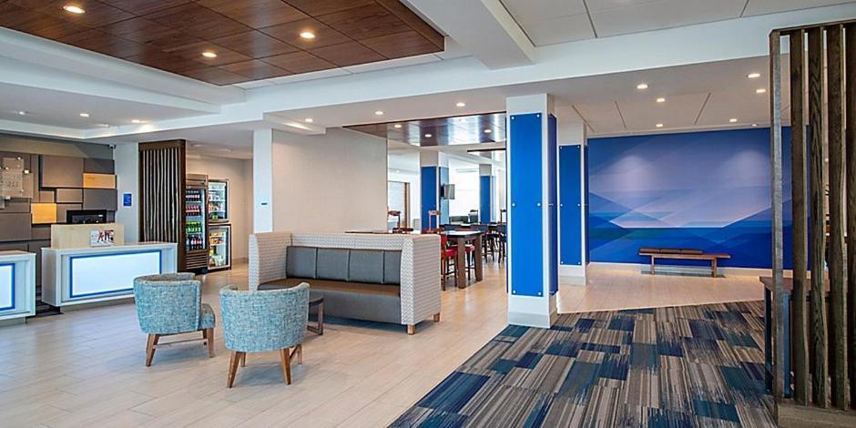 Holiday Inn Express & Suites - Brandon By Ihg Kültér fotó