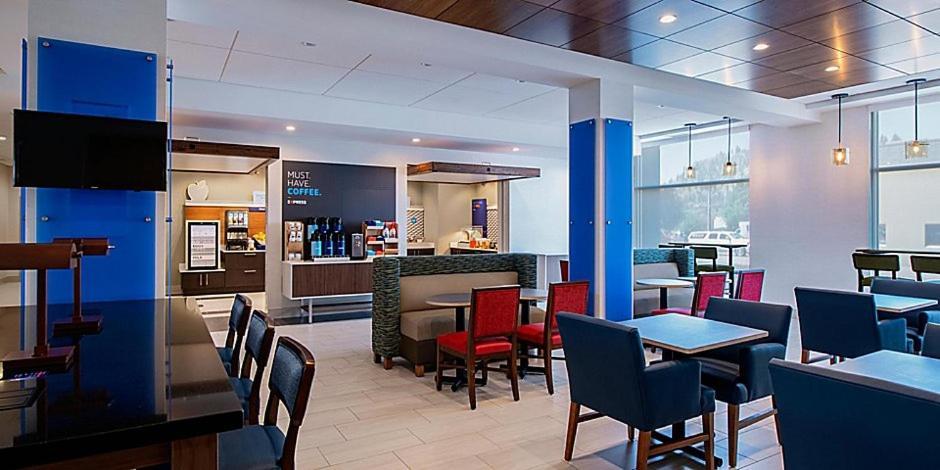 Holiday Inn Express & Suites - Brandon By Ihg Kültér fotó