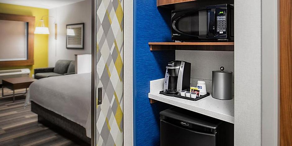 Holiday Inn Express & Suites - Brandon By Ihg Kültér fotó