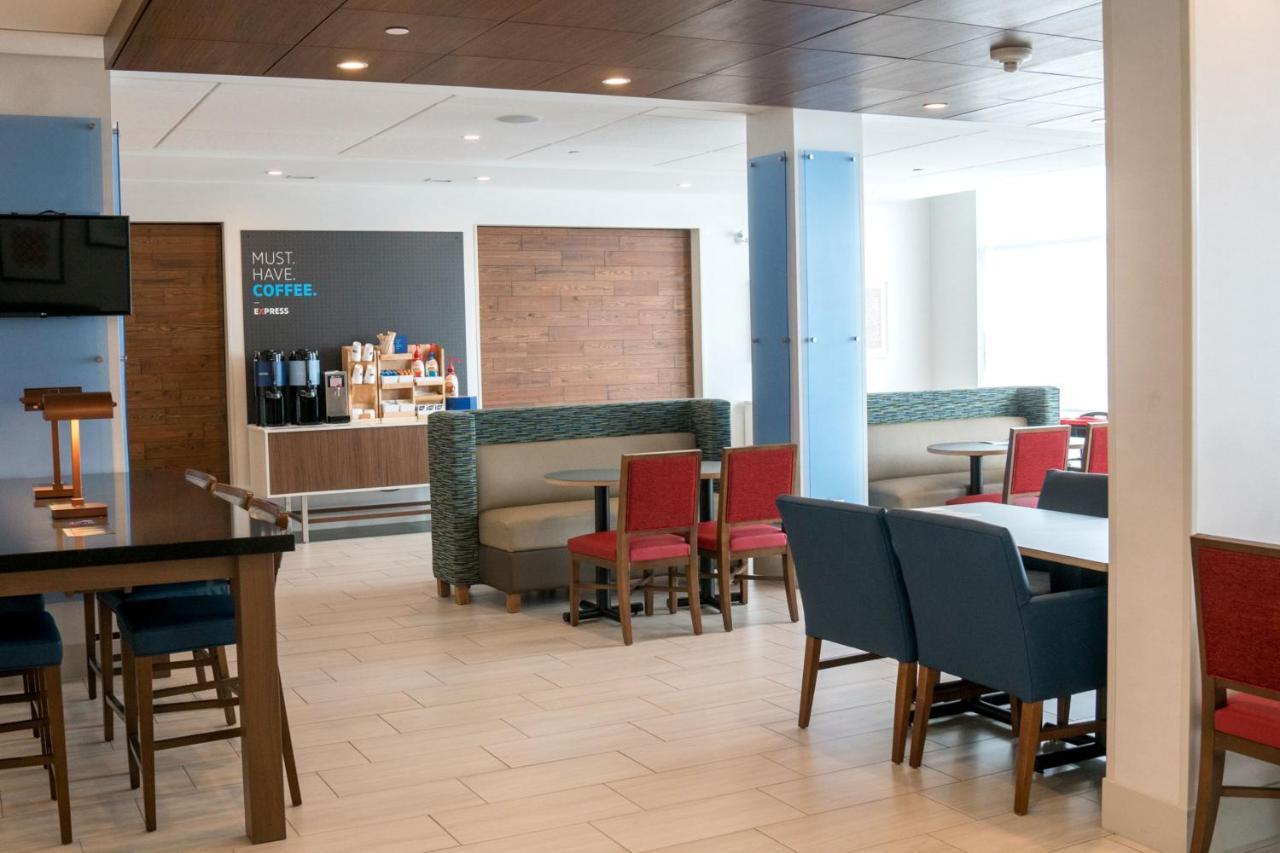 Holiday Inn Express & Suites - Brandon By Ihg Kültér fotó