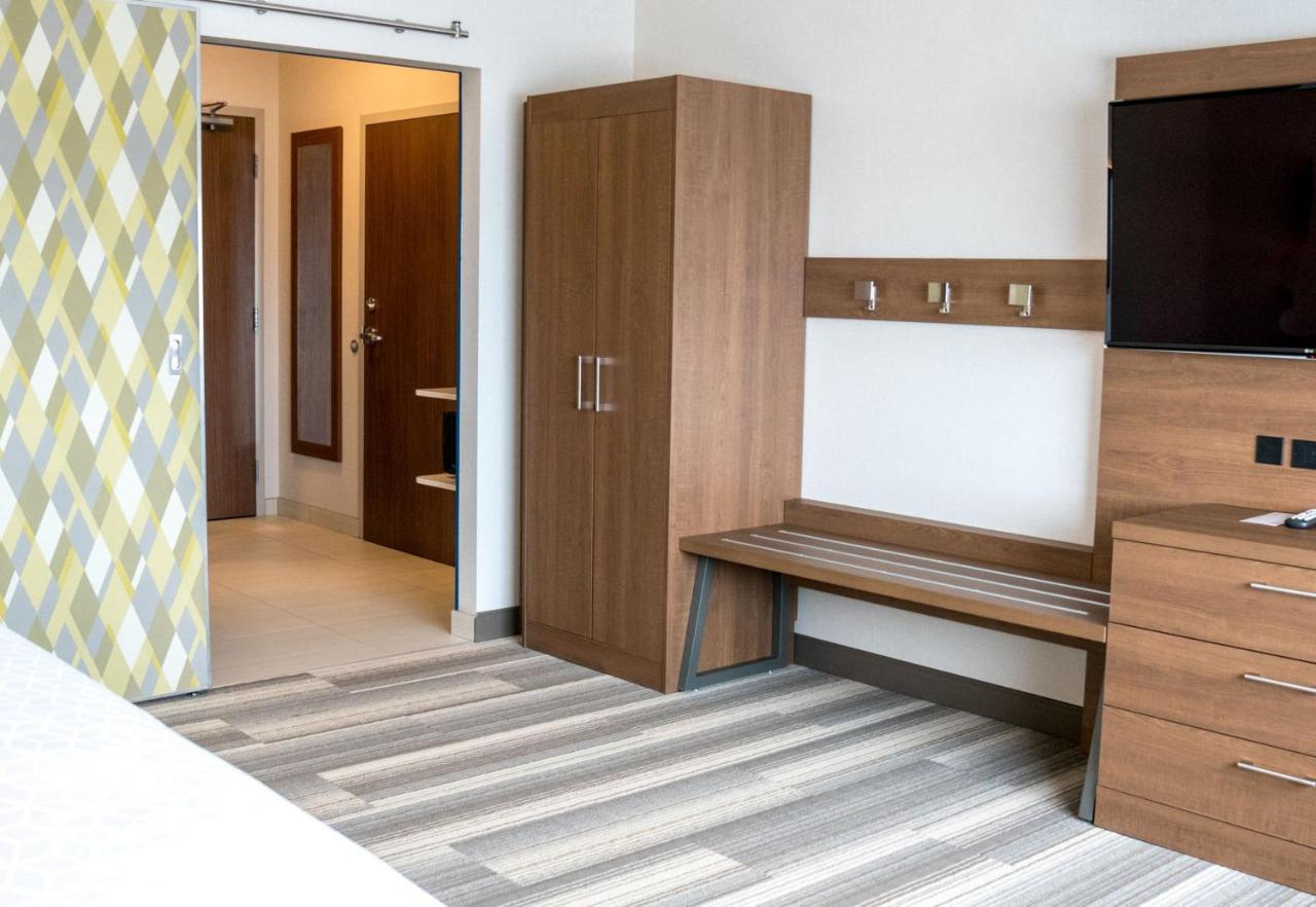 Holiday Inn Express & Suites - Brandon By Ihg Kültér fotó