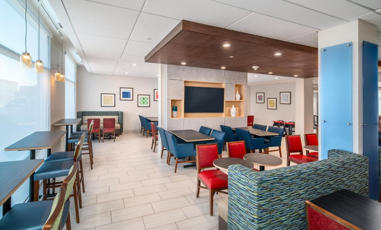 Holiday Inn Express & Suites - Brandon By Ihg Kültér fotó