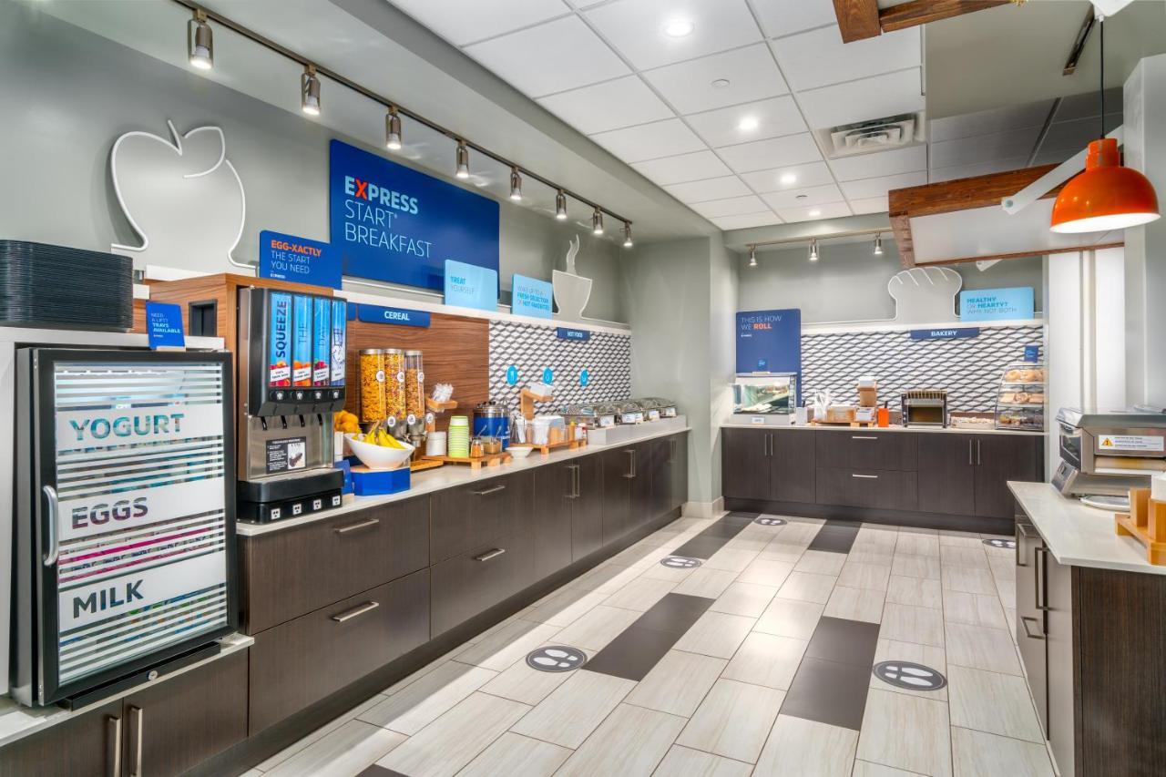 Holiday Inn Express & Suites - Brandon By Ihg Kültér fotó