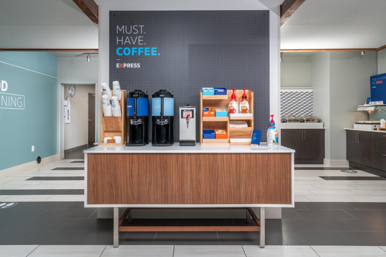 Holiday Inn Express & Suites - Brandon By Ihg Kültér fotó