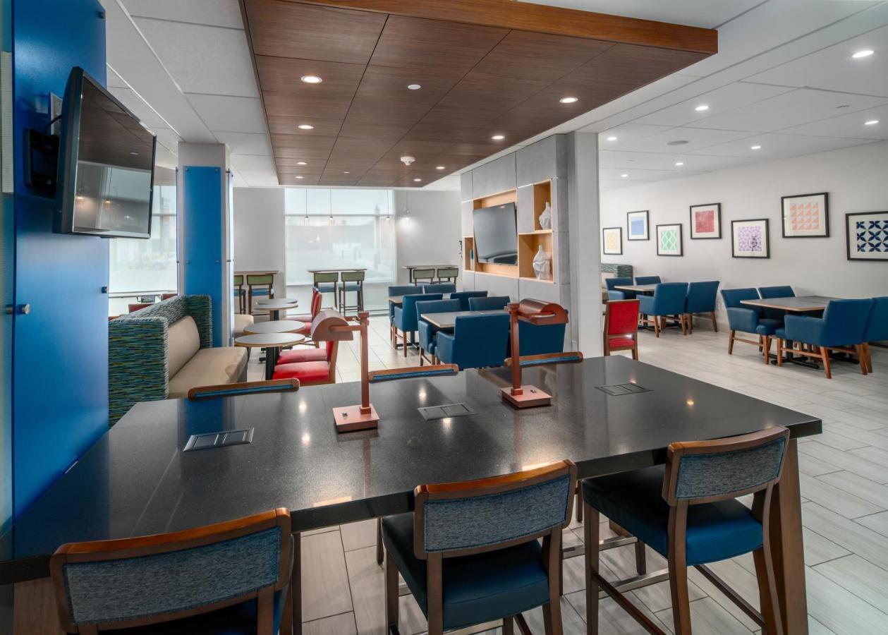 Holiday Inn Express & Suites - Brandon By Ihg Kültér fotó