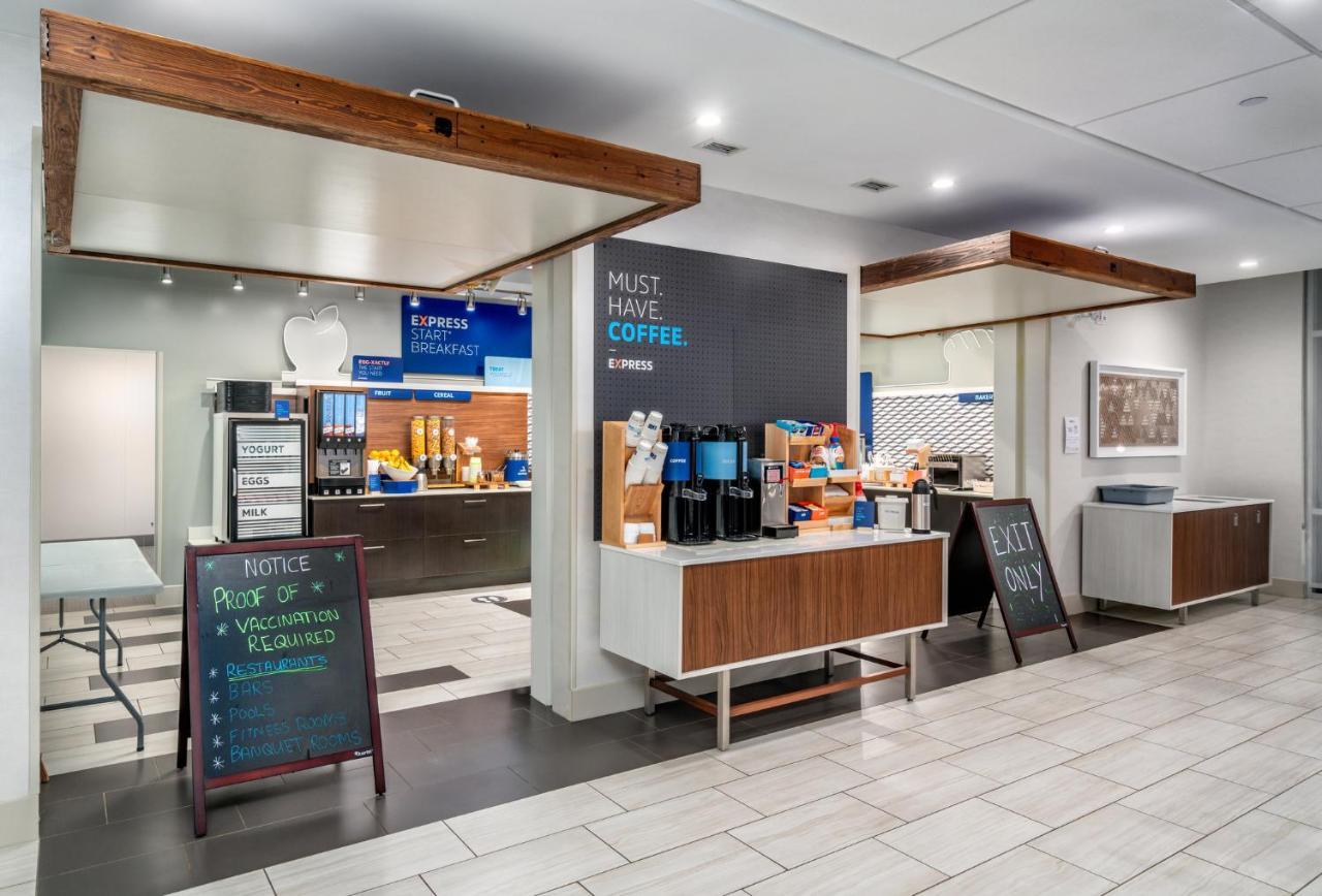 Holiday Inn Express & Suites - Brandon By Ihg Kültér fotó