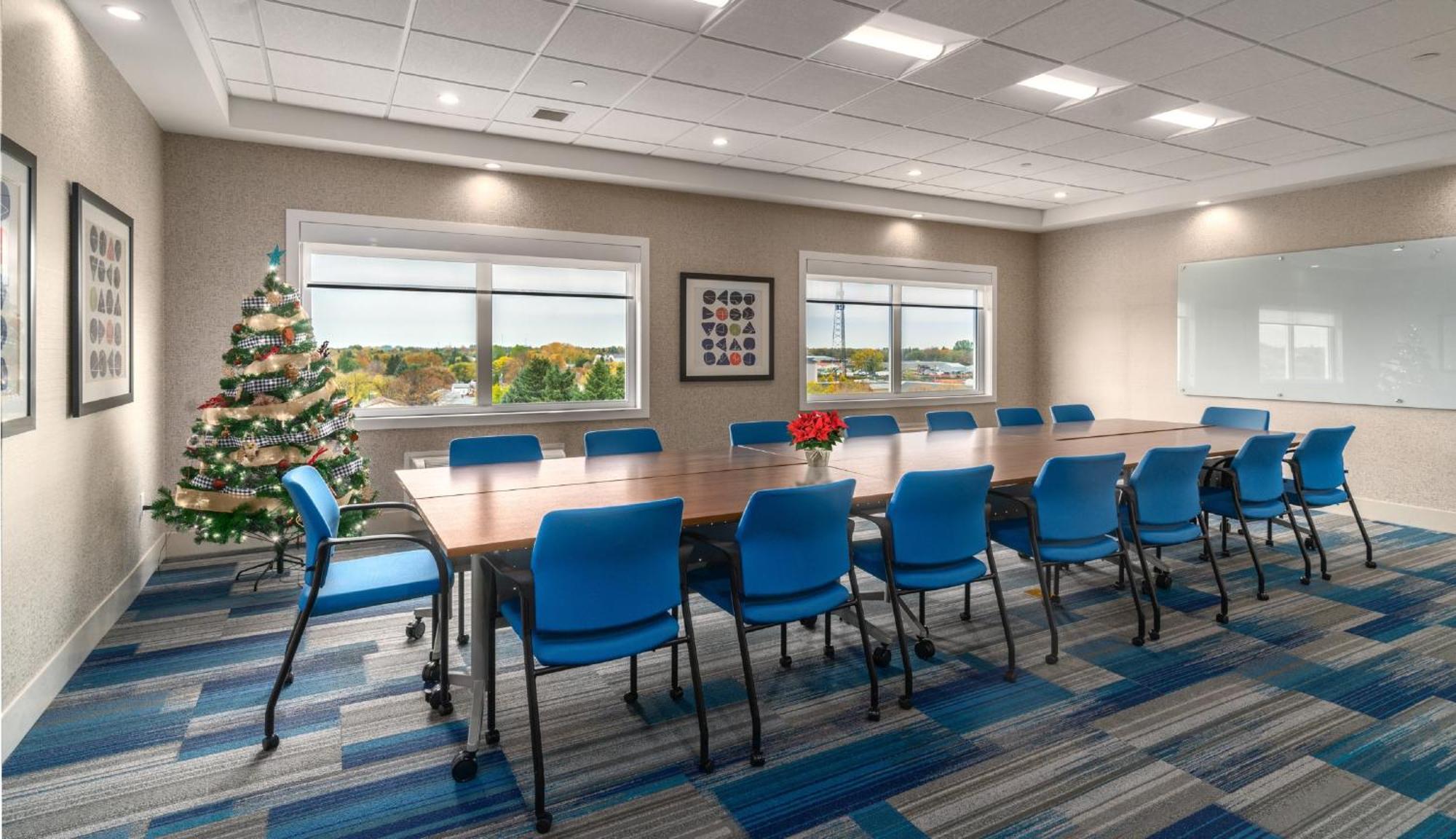 Holiday Inn Express & Suites - Brandon By Ihg Kültér fotó