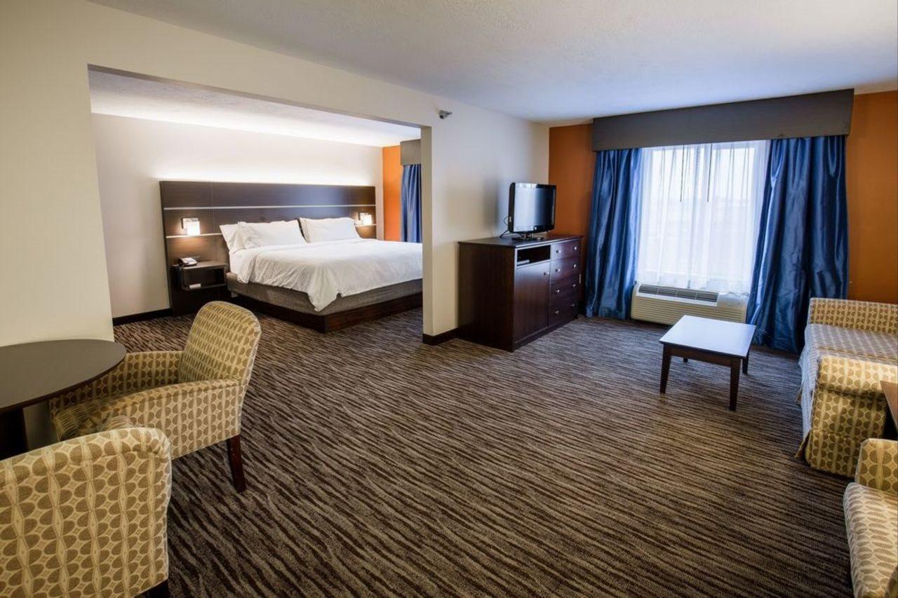 Holiday Inn Express & Suites - Brandon By Ihg Kültér fotó