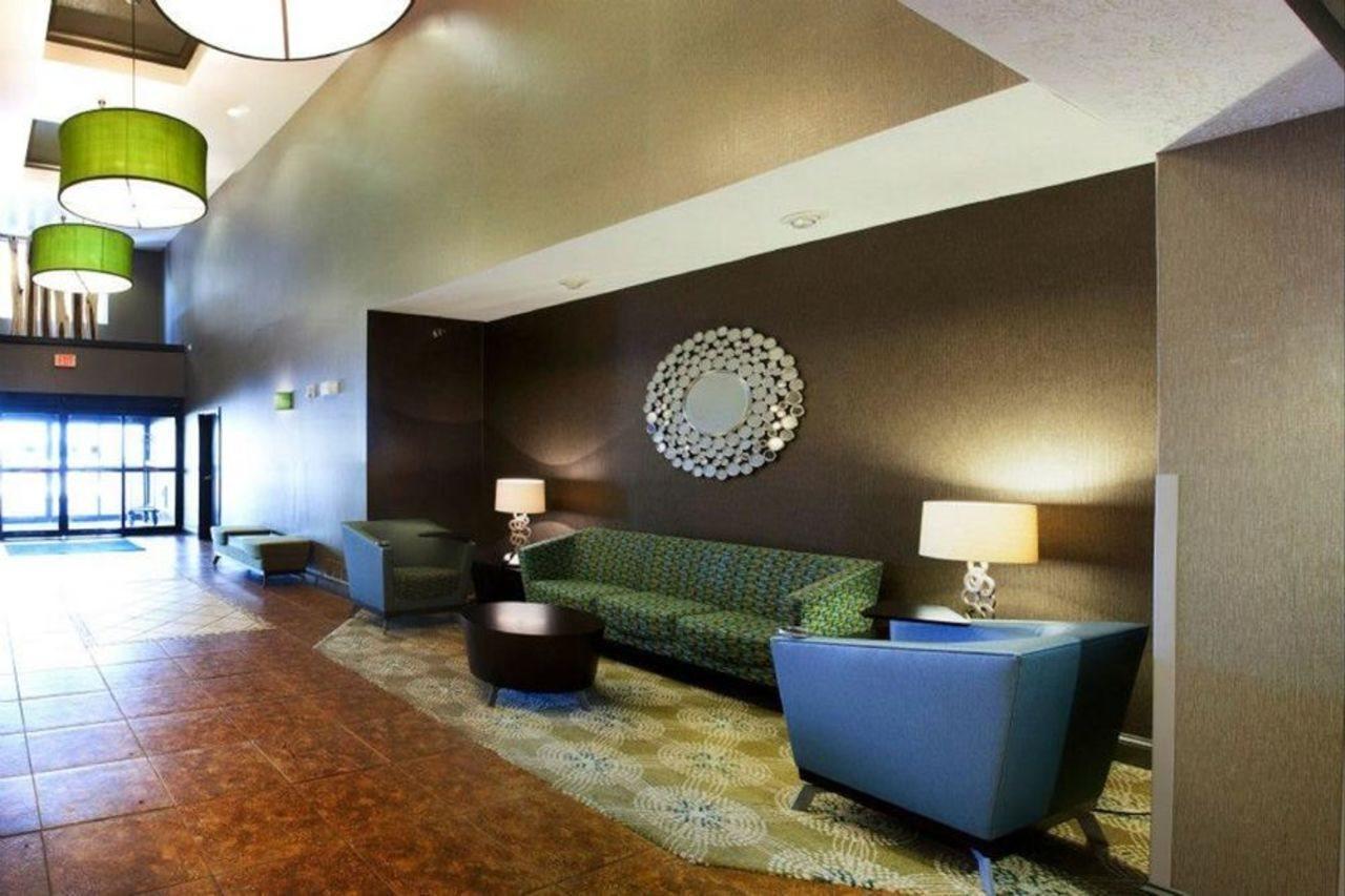 Holiday Inn Express & Suites - Brandon By Ihg Kültér fotó