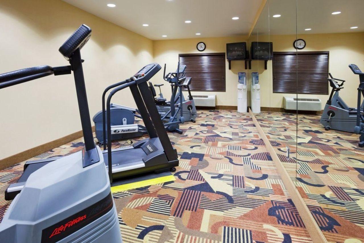 Holiday Inn Express & Suites - Brandon By Ihg Kültér fotó